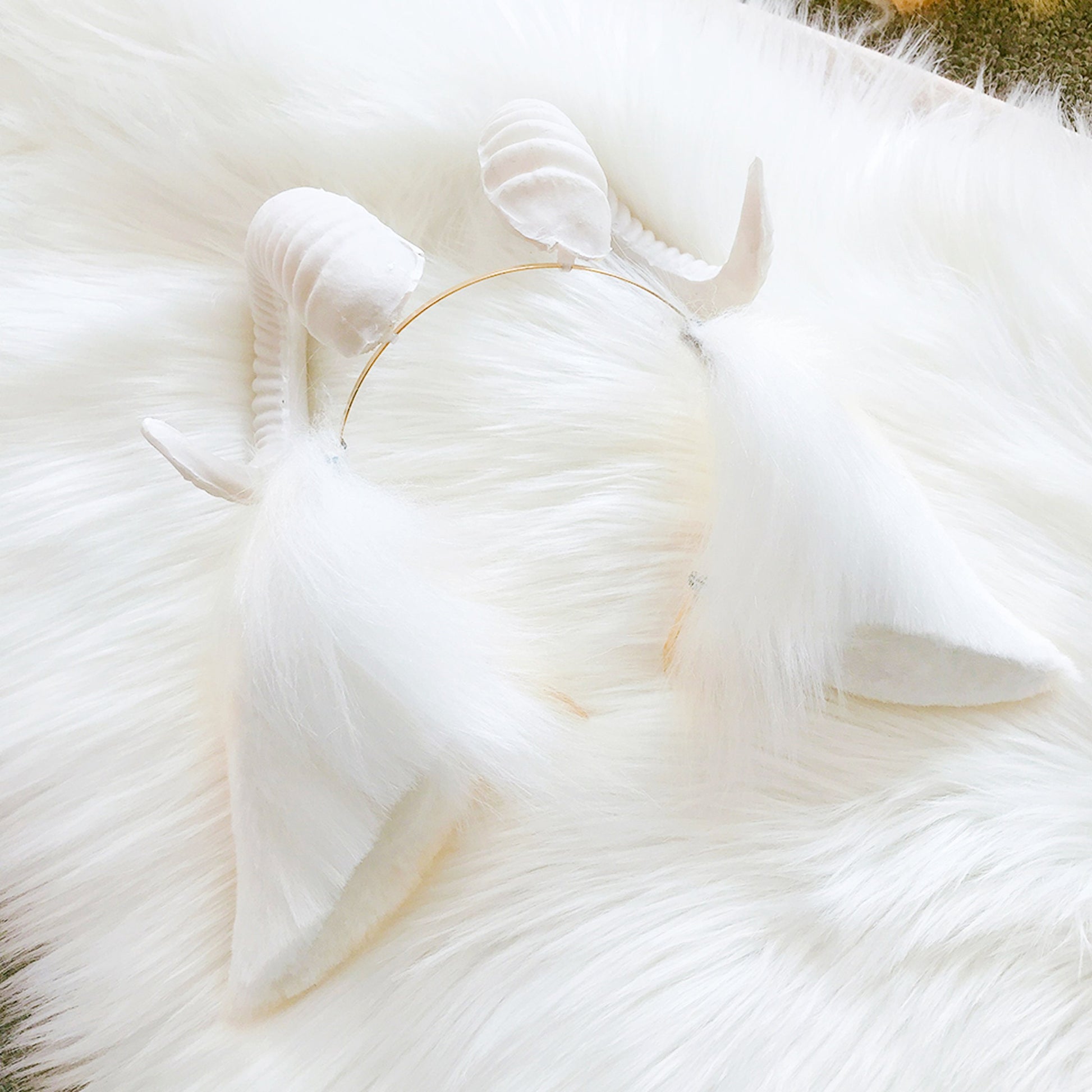 Shofar and ears, white sheep ears, faux fur ears, white lamb ears, lolita ears, cosplay ear, fluffy ears, fake ears cosplay, 184