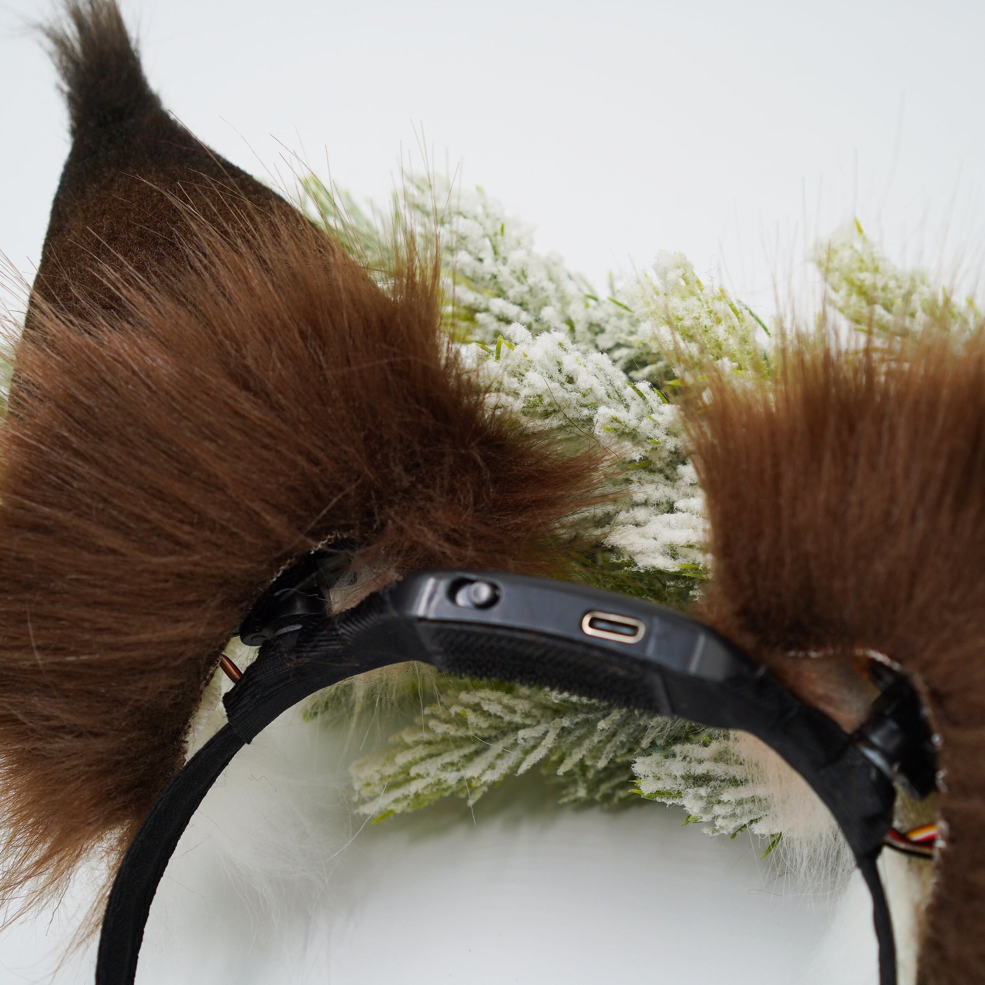 Whimsical Movable Cat Ears Headband - Tape-C Charged, Anime-Inspired Cosplay Accessory，furears,Lynx Ear hairband Tail Set，lynx