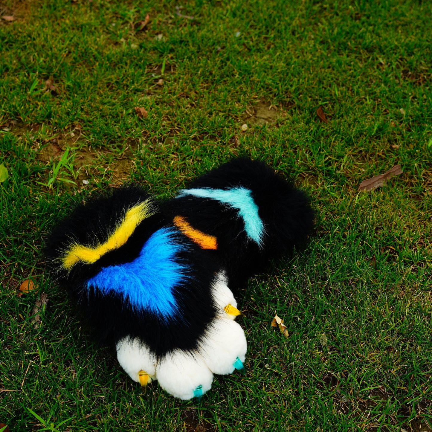 Black fursuit paws with figure, white finger and blue pad, custom paws, fursuit, cosplay, petplay, handpaws