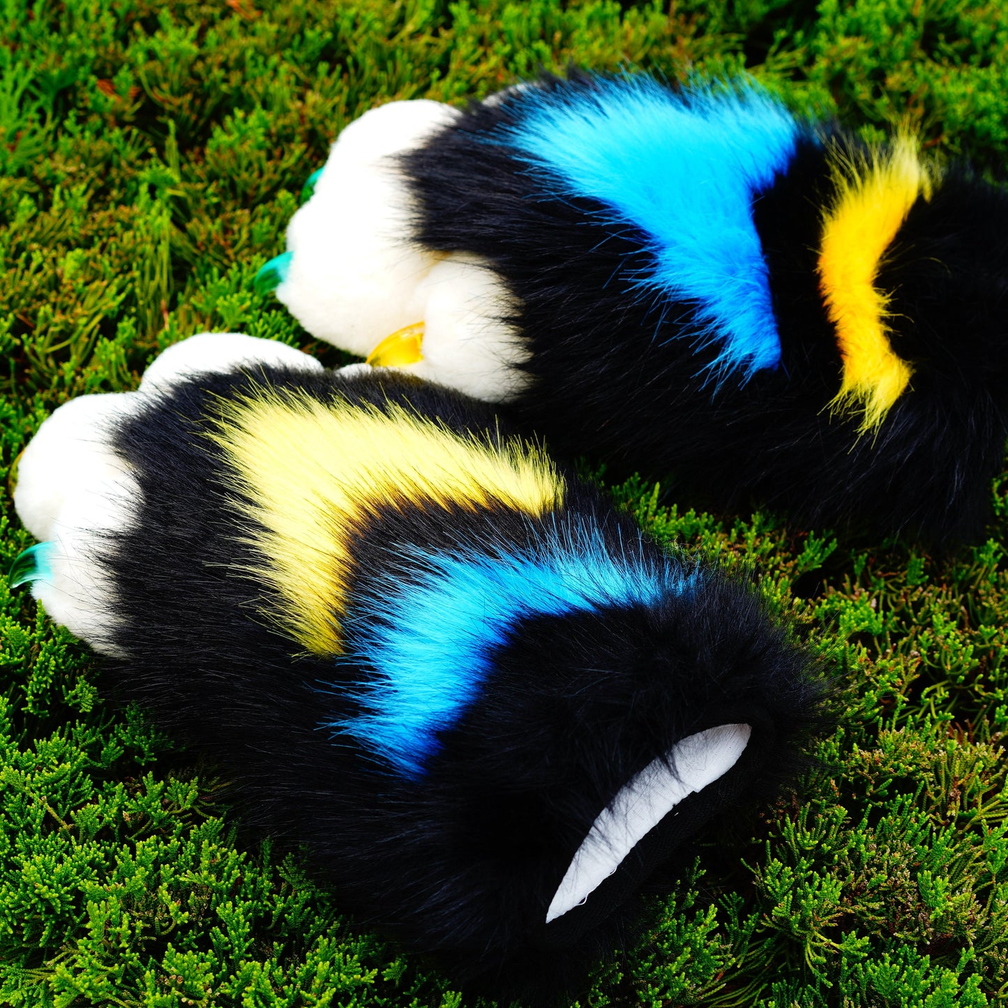 Black fursuit paws with figure, white finger and blue pad, custom paws, fursuit, cosplay, petplay, handpaws