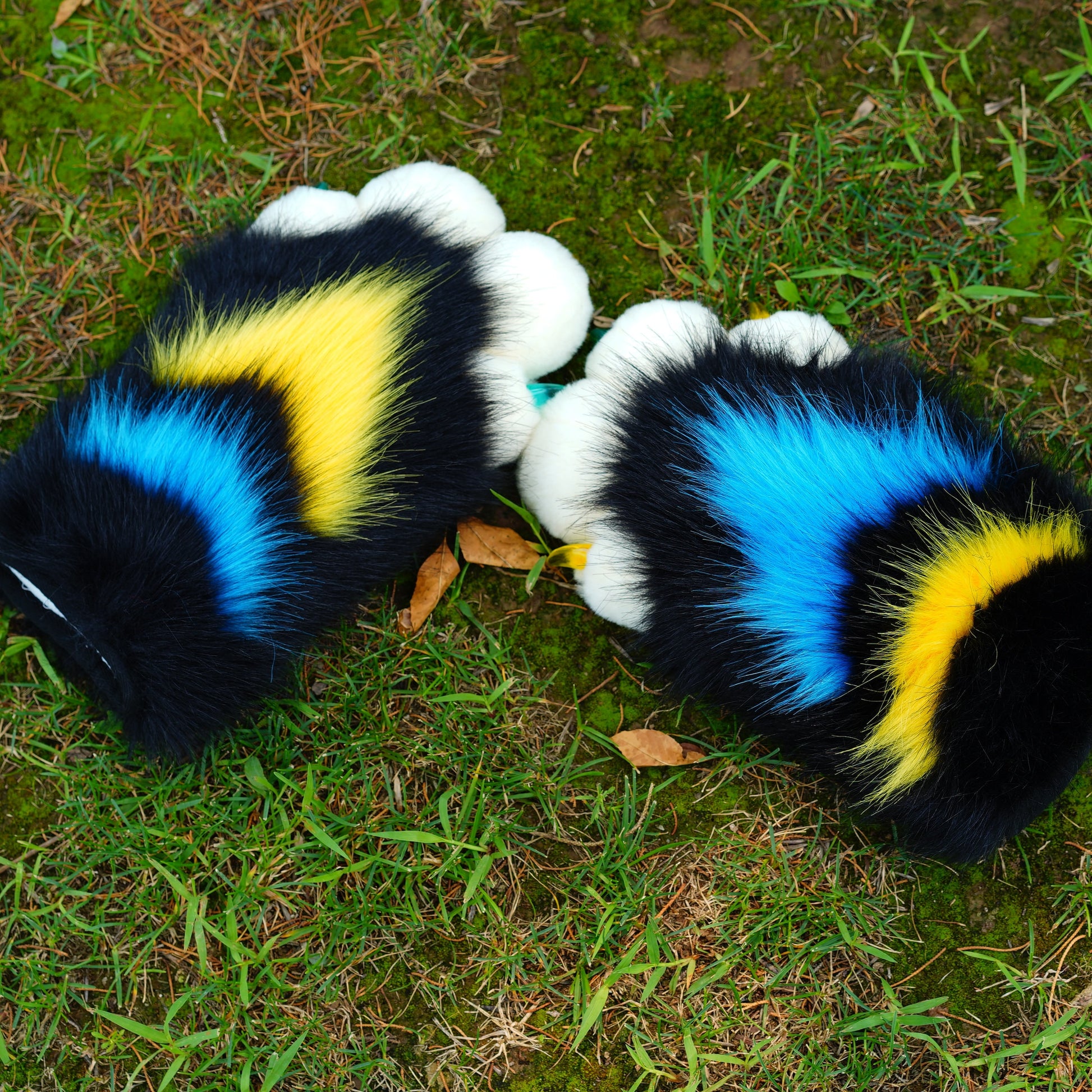 Black fursuit paws with figure, white finger and blue pad, custom paws, fursuit, cosplay, petplay, handpaws