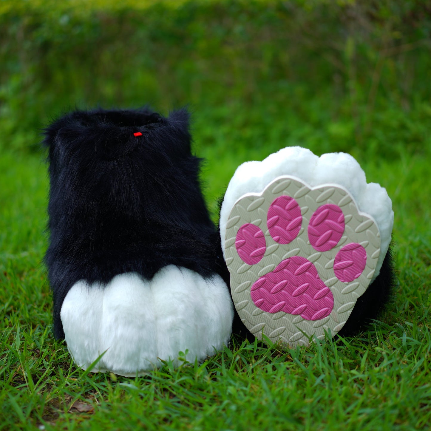 fursuit feet paws, toony foot paw, kemono foot paw, cat paws, puppy paws, wolf paws, tiger paws, fox paws, black kemono feet paws