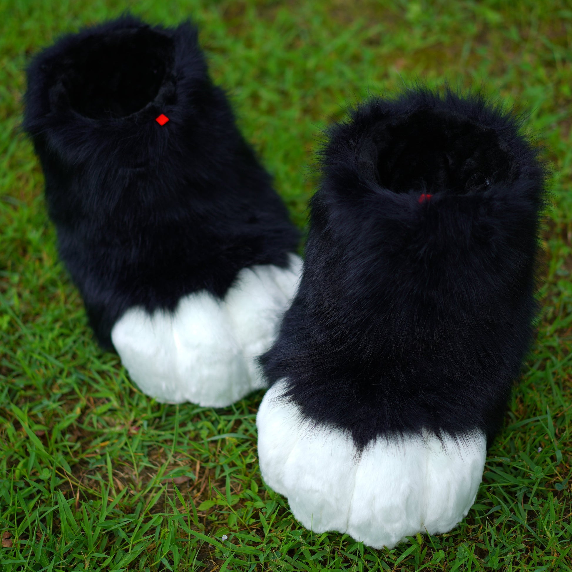 fursuit feet paws, toony foot paw, kemono foot paw, cat paws, puppy paws, wolf paws, tiger paws, fox paws, black kemono feet paws