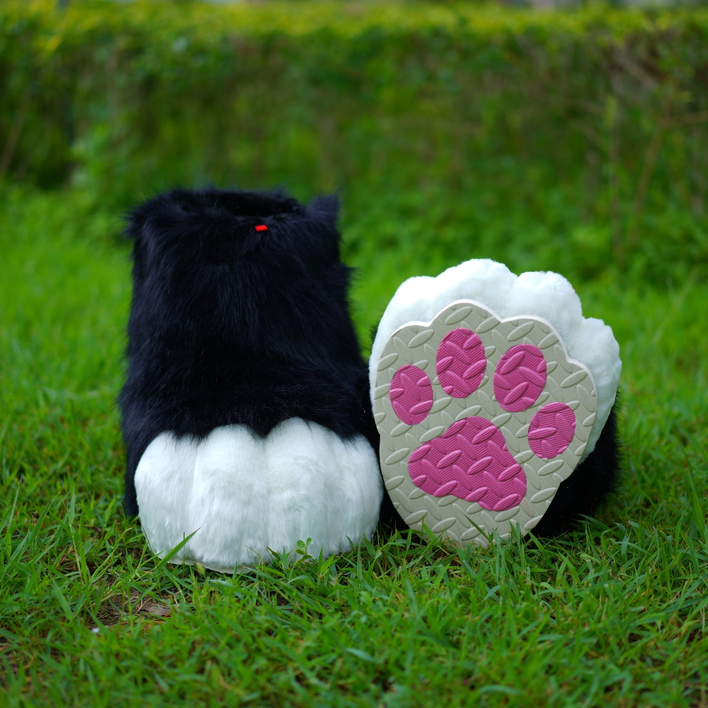 fursuit feet paws, toony foot paw, kemono foot paw, cat paws, puppy paws, wolf paws, tiger paws, fox paws, black kemono feet paws